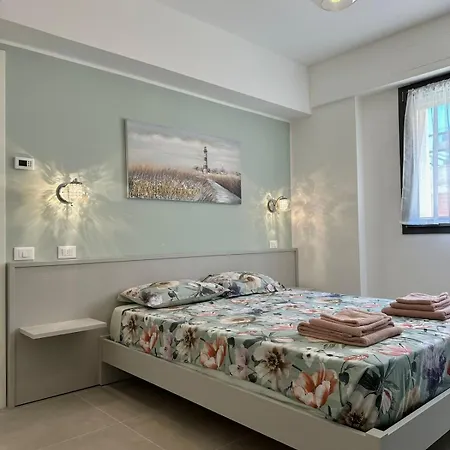 A Terrace Overlooking The Sea - Palms 9 Apartment